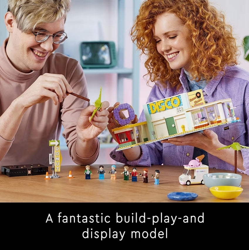LEGO Ideas BTS Dynamite 21339 Modelstel vir Volwassenes, Geskenkidee vir BTS-aanhangers met 7 Minifigure van Die Beroemde K-pop-groep, Sluit in RM, Jin, SUGA, j-Hope, Jimin, V en Jung Kook