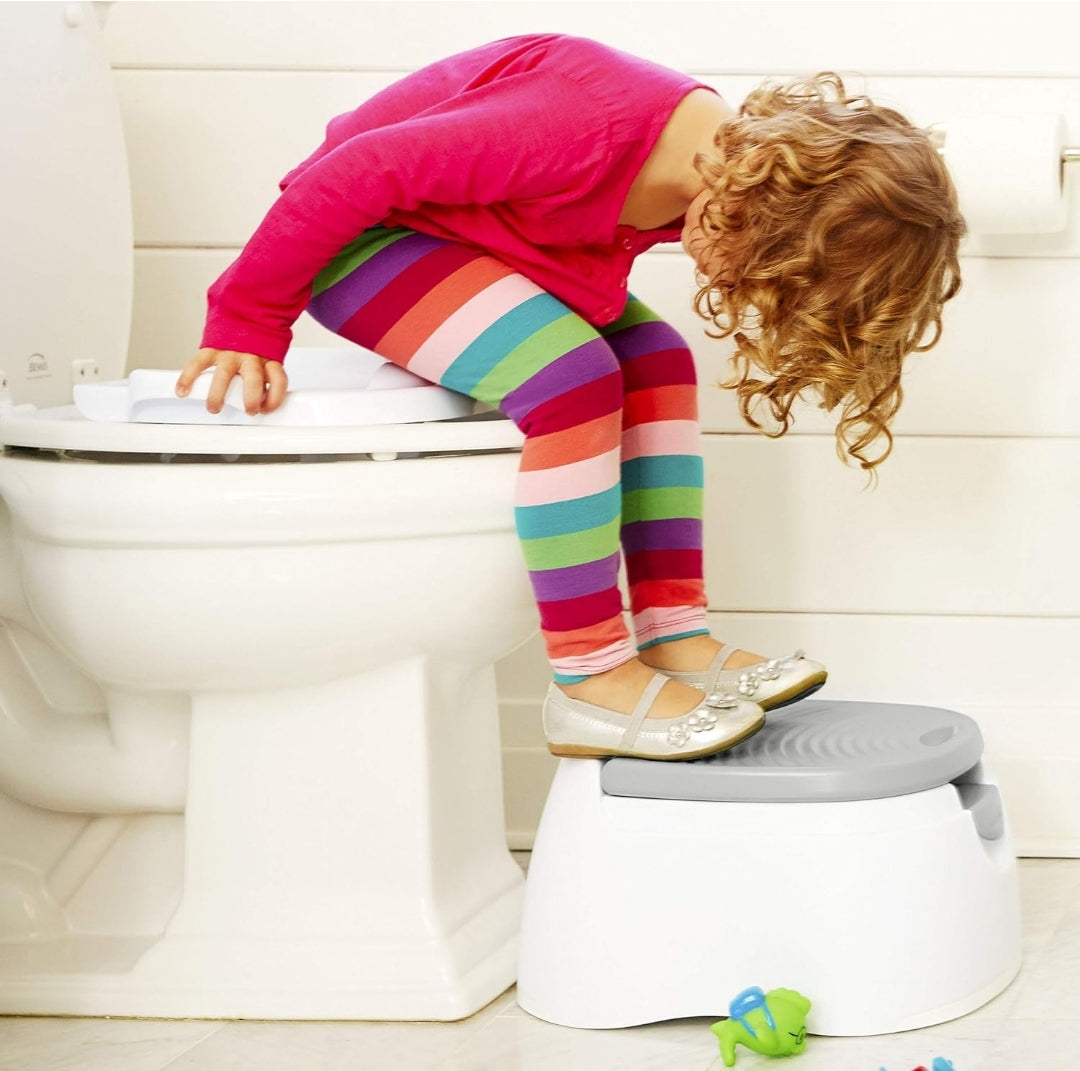 Munchkin Arm & Hammer Multi-Stage 3-in-1 Potty Seat, (Potty Chair, Trainer Ring and Step Stool) - Grey